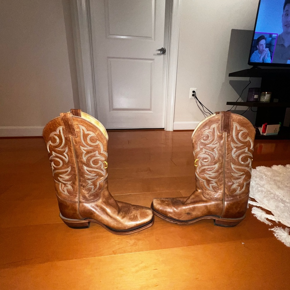 Lightly worn Men’s Justin boots, size 8